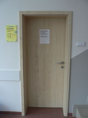 Dveře k čekárně